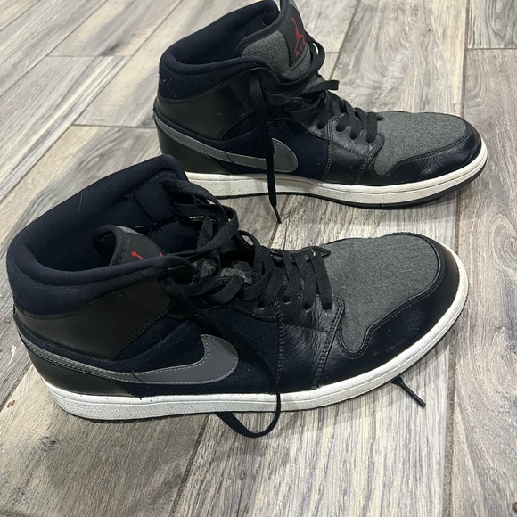 Jordan Winterized Black and Gray Men's High-Top Sneakers Size 11 - Picture 3 of 6